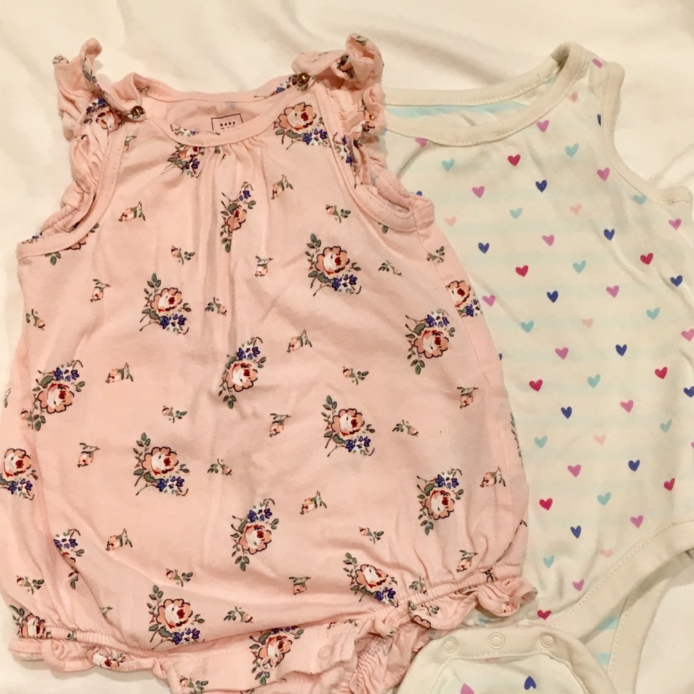 Lot of 2 ✨Baby Gap ✨Onsies Perfect Condition!